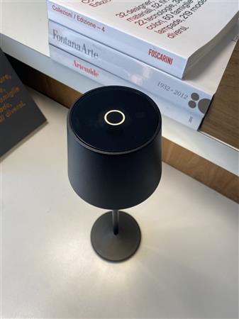 Cinni Lámpara de Mesa Dimerizable Negro Led 2,2w.
